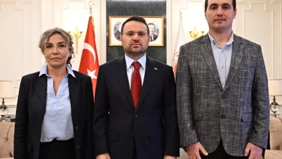 Bakan Gürlek intihar ettiği öne sürülen Behçet Oktay’ın ailesiyle görüştü