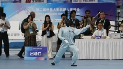 Çin’de 2 binden fazla insansı robot final için yarıştı