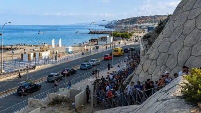 İspanya’dan Ceuta’ya 500 metrelik yüzer duvar
