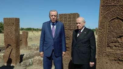 Cumhurbaşkanı Erdoğan ve MHP Lideri Devlet Bahçeli Ahlat'ta bir araya geldi