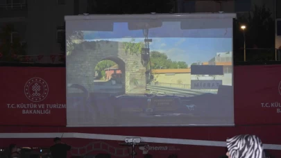Çorum'da nostaljik akşam: Açık havada konser ve sinema keyfi