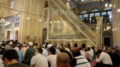 14 Ağustos Cuma namazı saat kaçta kılınacak?