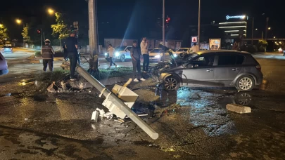 Elazığ'da otomobil ile motosiklet çarpıştı