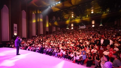 Şahinbey'de Ahmet Şafak izdihamı: Aşkın ve vatanın şarkıları arşa yükseldi