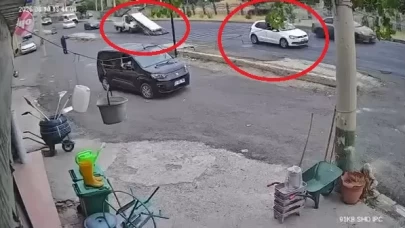 Ani fren yaptı, kasadaki demirler yola savruldu