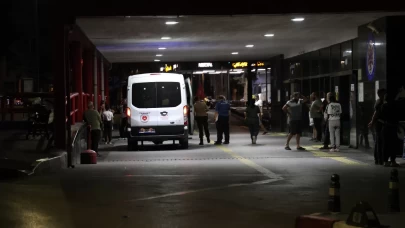 Bayraklı’da bariyerlere çarpan motosiklet can aldı