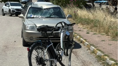 Otomobille çarpışan elektrikli bisikletin sürücüsü ağır yaralandı