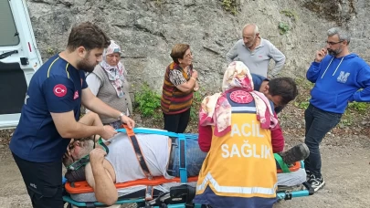 Artvin’de mahsur kalan çiftçi ile çoban kurtarıldı