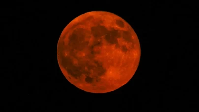 Ay tutulması bu gece mi izlenecek 2026? Ay tutulması TSİ ile saat kaçta?