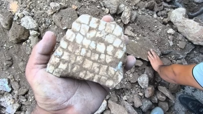 Hatay’da altyapı kazısı sırasında mozaik bulundu