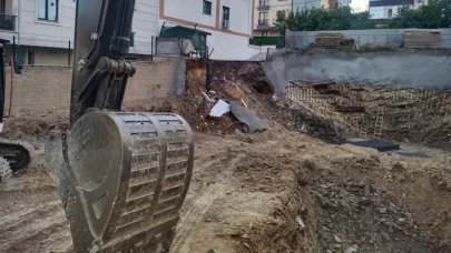 Çekmeköy’de inşaatın istinat duvarı çöktü