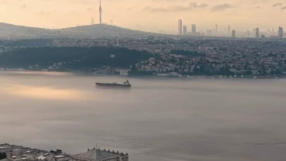 İstanbul'da sis ulaşımı vurdu!