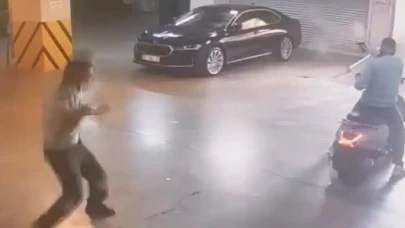 İzmir'de belediye başkanının aracına saldırı