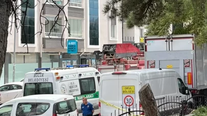 24 yaşındaki sürücü kamyon rampasının altında kaldı