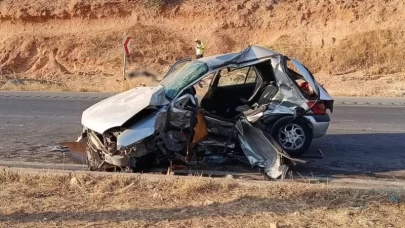 İki otomobil çarpıştı: 3 kişi öldü, 2'si çocuk 5 kişi yaralandı