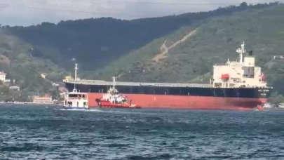 İstanbul Boğazı'nda gemi trafiği durdu! Kuru yük gemisi arıza yaptı