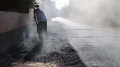 Adana’da 40 derece sıcaklıkta zorlu mesai