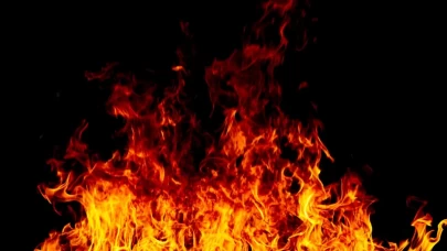 Mühürlü boya imalathanesinde yangın! Alevler çevredeki iş yerlerine sıçradı