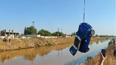 Otomobil dereye uçtu: Sürücü suda kayboldu
