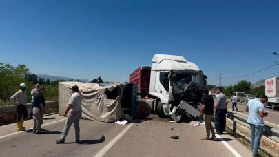 TIR’la çarpışan traktör yan yattı