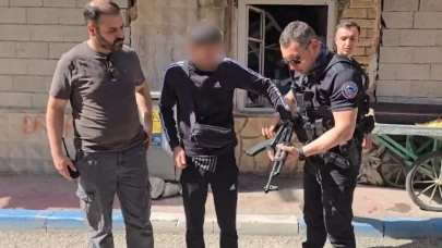 Sokakta kar maskeli ve silahlı şahıs paniği!