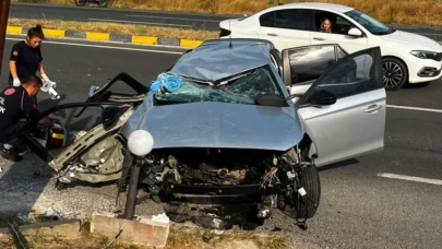 Kastamonu'da kontrolden çıkan otomobil menfeze devrildi