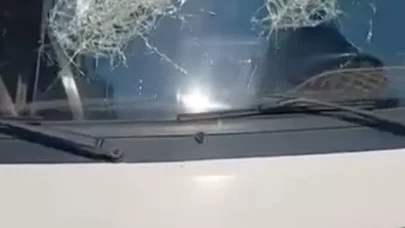 Adana’da şoförü darbedip dolmuşun camlarını kırdı