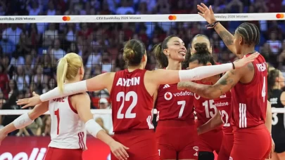 Dev derbi günü! Filenin Sultanları Polonya karşısına çıkıyor