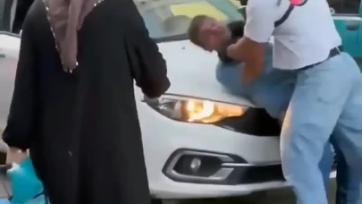 Antalya’da yol verme kavgası kamerada