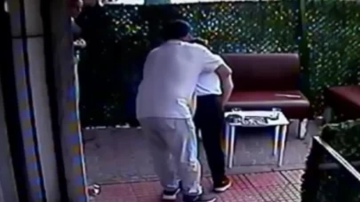 Nefesi kesilen kadını Heimlich manevrası hayata döndürdü