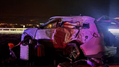 Yolcu otobüsü ile SUV çarpıştı: 1’i ağır 7 yaralı