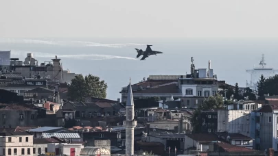 SOLOTÜRK İstanbul semalarında nefes kesti