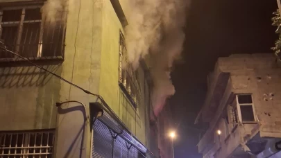 Tartıştığı eşine öfkelenip evi yaktı