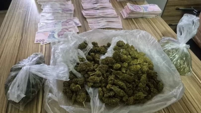Kaçtığı araçtan uyuşturucu ve para çıktı