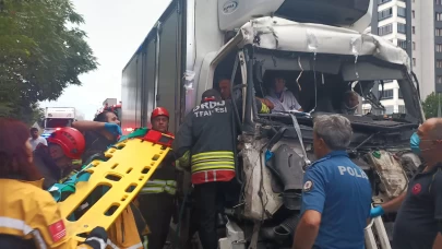 Ordu’da kırmızı ışıkta bekleyen araçlara kamyon çarptı: 4 yaralı