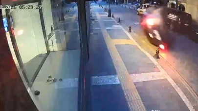 Trabzon’da minibüse çarpan otomobil takla attı