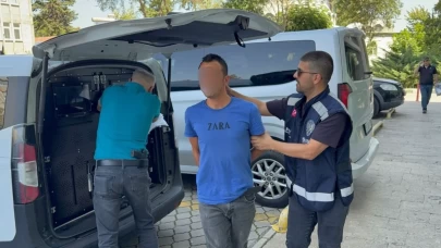 Boşanma aşamasındaki eşini bıçakladı