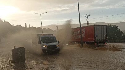Sivas’ta şiddetli yağış ulaşımı vurdu