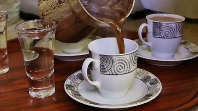 Çay ve kahveyi çok sıcak içenler! Bakın sizi hangi tehlike bekliyor...