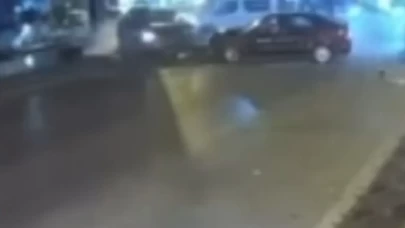 Kontrolden çıkan otomobil karşı şeride geçti