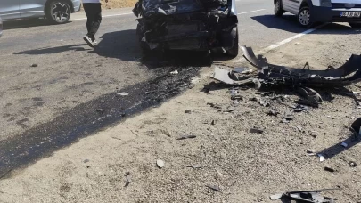 Siirt’te hafif ticari araç ile kamyonet çarpıştı: 4 yaralı