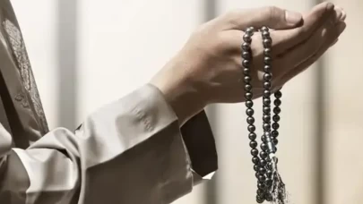 Cuma günü rızık, darlık ve şifa için hangi dua okunur?