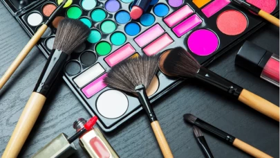 Makyajın gün boyunca kalıcı olmasını sağlayan yöntemler