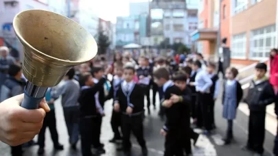 MEB okulların açılacağı saati duyurdu!