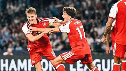 Arsenal, Napoli deplasmanında Odegaard ile kazandı