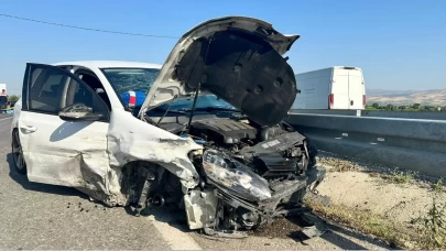 Manisa’da motosiklete arkadan çarpan otomobil can aldı