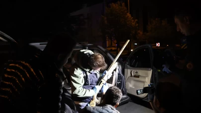 Polisin durdurduğu plakasız araçta yakalandılar!