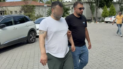 Yoldan geçen tanımadığı kadını bıçakladı!