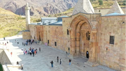 Divriği Ulu Camii’ne ziyaretçi akını: 9 ayda 400 bin kişi