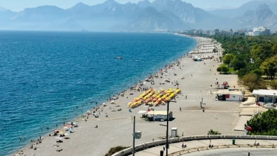 Yerli ve yabancı turistler sahillere akın etti